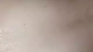 مشهد إباحي: طيز بيضاء ضيقة تُدمر في فيلم جنسي شرجي