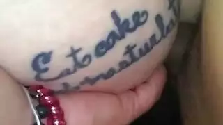 فاتنة بيضاء ناضجة تقدم منزل عميق