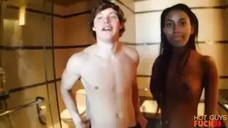 أول تجربة: مراهق ينيك فتاة سوداء بقوة في فندق إكس إكس إكس