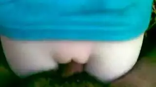 كس ضيق لفتاة صغيرة يتعرض للضرب في مقطع إباحي صريح