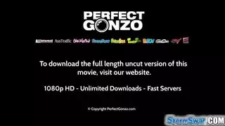 ثنائي شقراوي مثلث في لعق مهبل مبلل