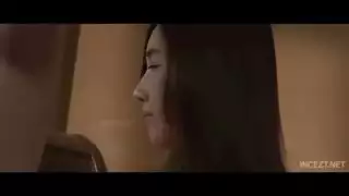 الأخ يعرّي أخته الفاقدة للوعي للمتعة