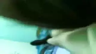 تستيقط من النوم تفرك كسها لتمارس الجنس