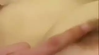 يائسة من أجل المال، ممرضة تمثل في فيلم إباحي مع مريض وسيم