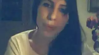 فتاة كام عربية تمارس الجنس و التعري الكامل على الأنترت