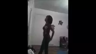 كس لعق بهلواني في السيرك خشب الأبنوس الهواة