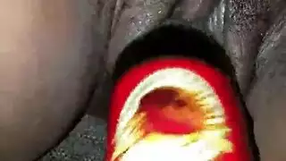 مني يقطر من فرجها في الحقل
