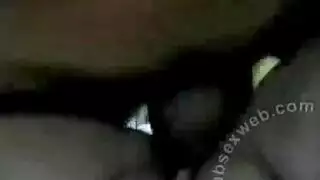 بورنو فندق سري: شاب عربي ينيك حبيبته بدون وقاية