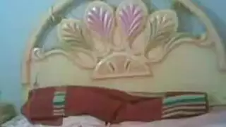 زوجة عربية مثيرة تأخذ قضيب حماها الكبير بعمق