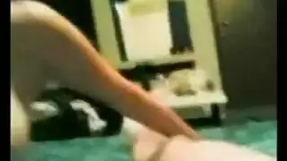 فتاة لبنانية عاهرة تُمسك بها رجلها