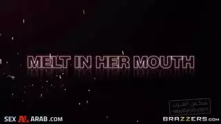 مشهد جنس فموي مكثف: فمها يذوب قضيبه