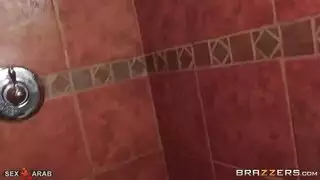 خيال محرم لأم مثيرة: تعليمه مهارات ركوب القضيب