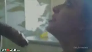 المربية كبيرة الصدر تمارس الجنس لتخفيف توتر اليوم في فيلم بورنو خام