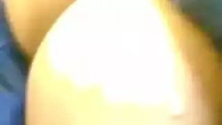 خليجية تنتاك من طيزها