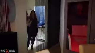 قطار شرجي بجانب العشب: مشهد عنيف جماعي إكس إكس إكس