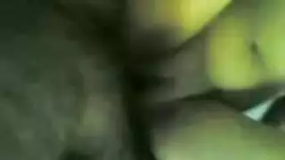 أخوان مثاران يشاركان فتاة: مداعبة وجنس صعب