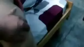 عاهرة مراهقة تُمارس الجنس بقوة مع رجل أمها في فيلم ساخن