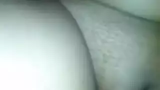 عربية ناضجة شهية تنقع لفعل إباحي صريح