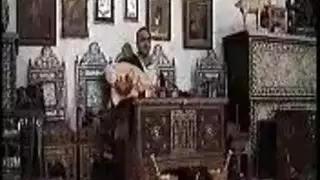 عراقي يهيمن عليها في السرير