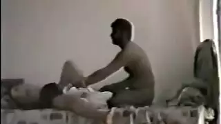 فرج ماجدة يُدَك بقوة من قبل الزوج