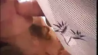 أم فرنسية مغرية ذات أثداء مذهلة تنتهي بعملية جماع جماعي