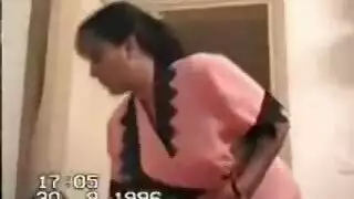 فتاة مصرية ساخنة تتفجر على زب كبير