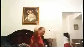 هاوية مثيرة تتعرى وتتعرض لنكاح مهيج