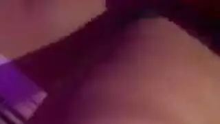 لبنانية نار بقميص نوم سكسي و احلى بزاز و لعب في الحلمات يوقف الزب