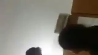 جنس عربي ساخن: فرخة ممحونة وصديق الشقيقة في نيك قاسي