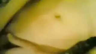 مراهقة عربية لطيفة تتعرى ويصنع حبيبها شريطًا جنسيًا