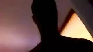 عاهرة عربية عارية وعشيقها المصري في جلسة تقبيل حارة