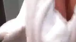 شيميل سولو إكس إكس إكس: تلعب ببزازها الكبيرة وزبها العملاق