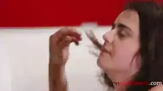 xxx شد الشعر: حلق وطيز يتم ضربهما بقوة