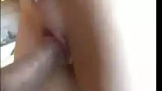 كس صغير ضيق يلتقي بأول قضيب صلب سميك