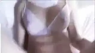 نكاح سريع: فتاة عربية محجبة تركب قضيبًا لتتجنب أخاها