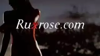 مص من منظور الرجل: لحس القضيب والخصيتين قبل قذف على وجهها