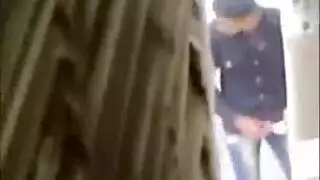 سكس خلفي قوي في أرض فضاء: تفريق أردافها لدخول شرجي عميق