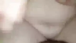 يدخله بطيزها وهيا ترفض وبعدين توافق وتقوله اشوي اشوي