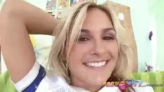 مهووسة الجنس الشقراء لا تشبع منك