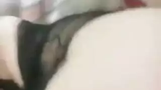 بورن آسيوي قاسي: المعجب يضرب فرجها المبلول