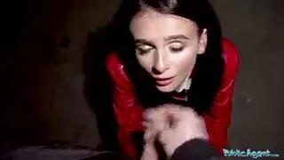يوافق على الدفع لمشهد إباحي عنيف