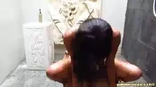 القبلات الساخنة التي تنتهي بقذف على الوجه