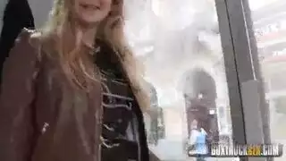 زوجة شقية تحب أن تمتلئ برجال آخرين