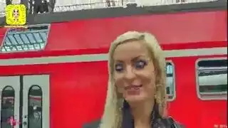 نيك شرجي علني في القطار مع قذف داخلي