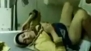 قام زوجها بتصويرها وهي تمارس الجنس مع صديقه أنبوب الإباحية الحرة