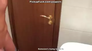 تمتص ديك سرا لا لمعرفة زوجها