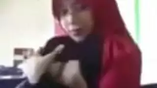 عرض خاص يتحول إلى جنس صريح: راقصات البطن تمارس الجنس بعمق مع عملاء أثرياء