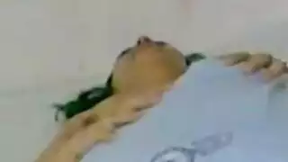 عصابة بي بي سي: ربة منزل تستسلم للحصول على مكافأة إباحية