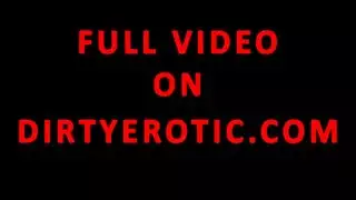 امرأة شقراء من ذوي الخبرة مع كبير الثدي يأكل كس صديقتها مثليه في نفس الوقت