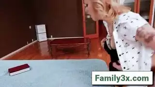 لحس مهبل مشعر قذف على الشعر المثالي